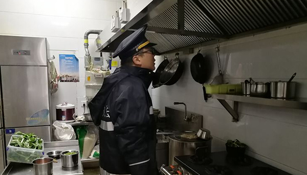 廚房油煙凈化設(shè)備怎么清洗？